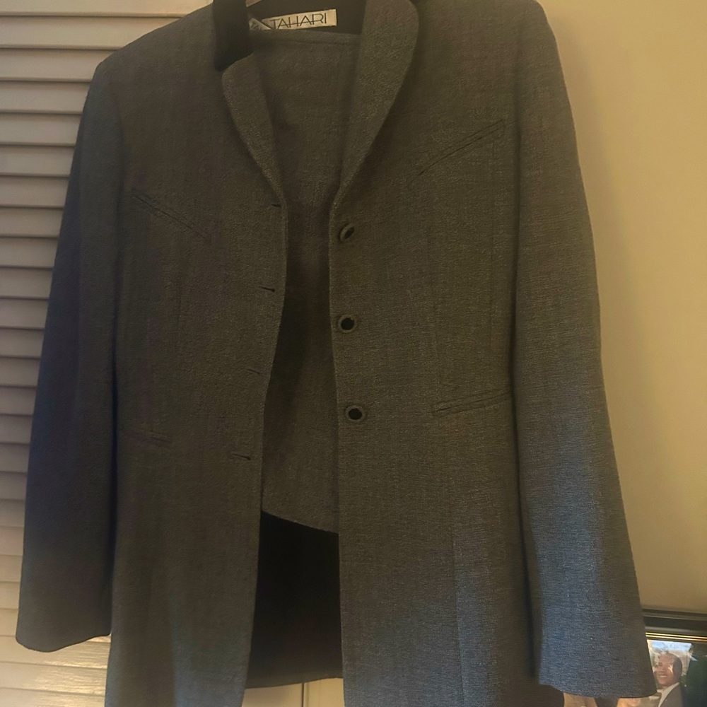 Tahari Women’s Gray Blazer and skirt Set
